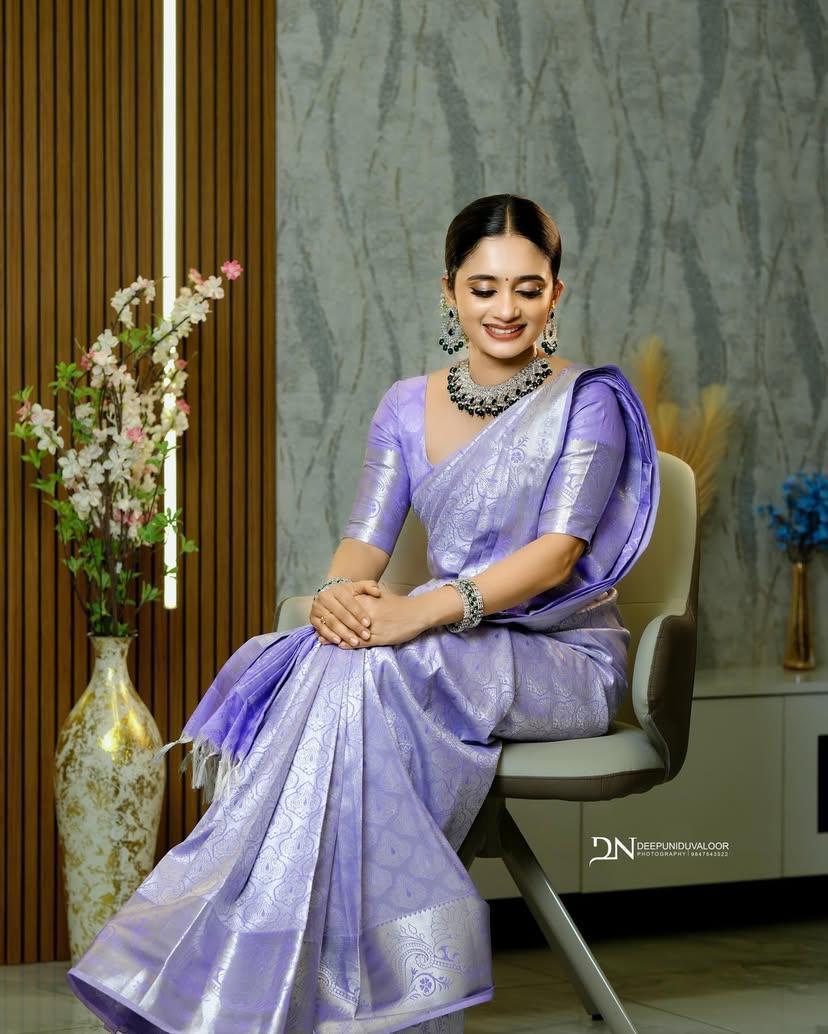 Minimalist Elegance Banarasi Soft Silk Saree – Colour 1