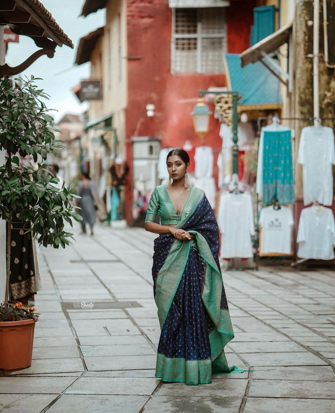 Golden Elegance Banarasi Soft Silk Saree