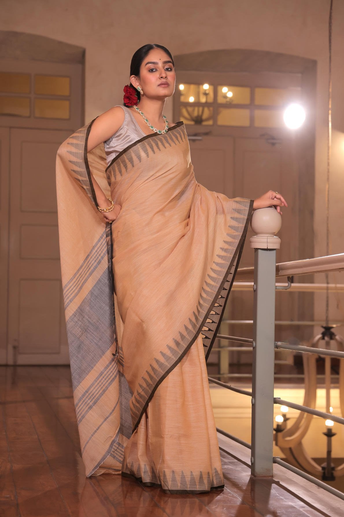 Handloom Pure Linen Saree, Contrast Weave Border, Contrast Pallu, Running Blouse, Pure Linen Fabric, Handloom Saree, Traditional Weave, Indian Ethnic Wear, Breathable Linen, Designer Saree, Lightweight Saree, Summer Wear, Women's Fashion.