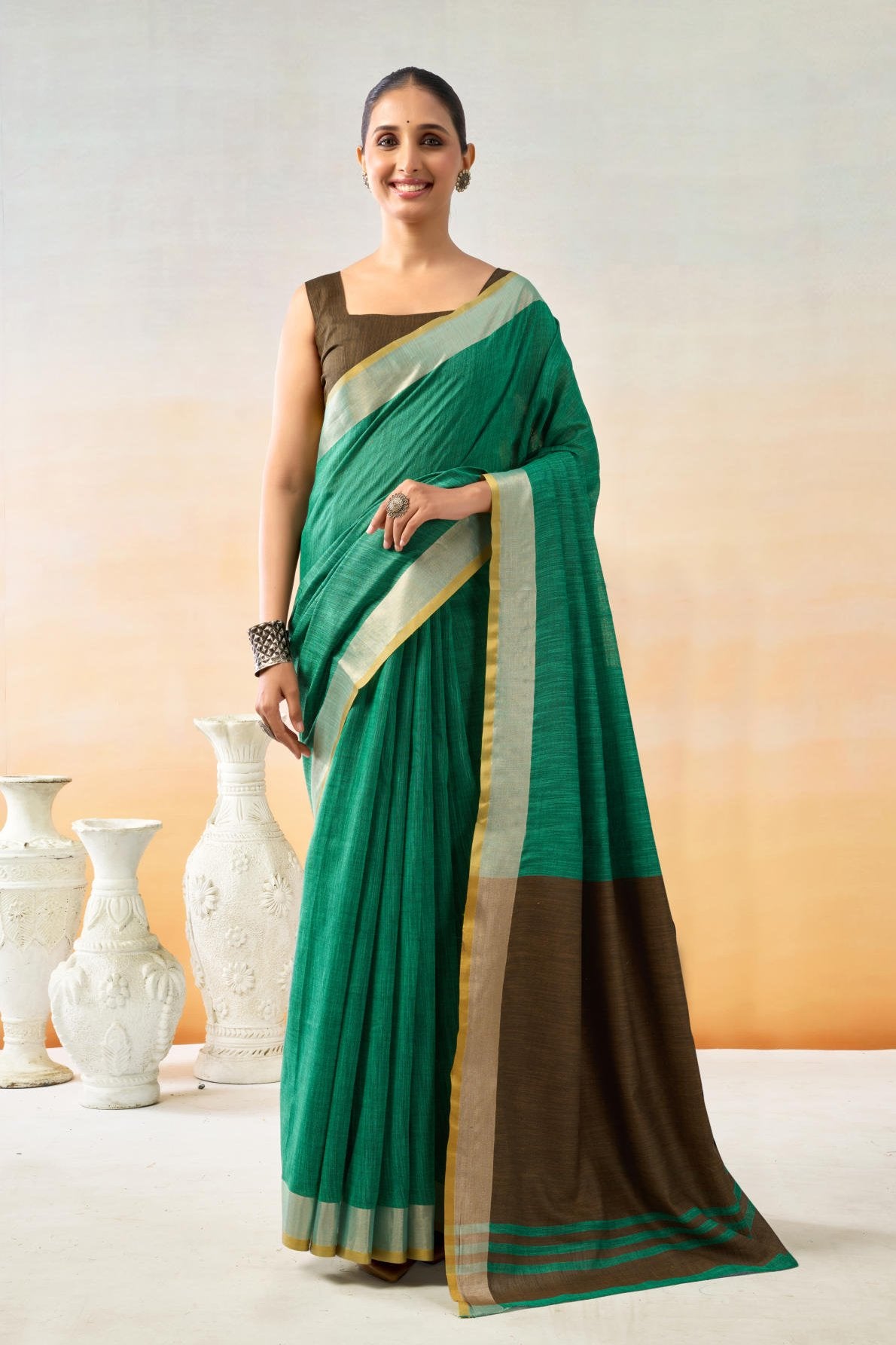 Pure Cotton Saree, Handloom Style Zari Weave, Zari Border, Contrast Pallu, Contrast Blouse with Border, Cotton Handloom, Traditional Saree, Ethnic Wear, Lightweight Cotton, Designer Saree, Festive Attire, Indian Fashion, Women's Saree.