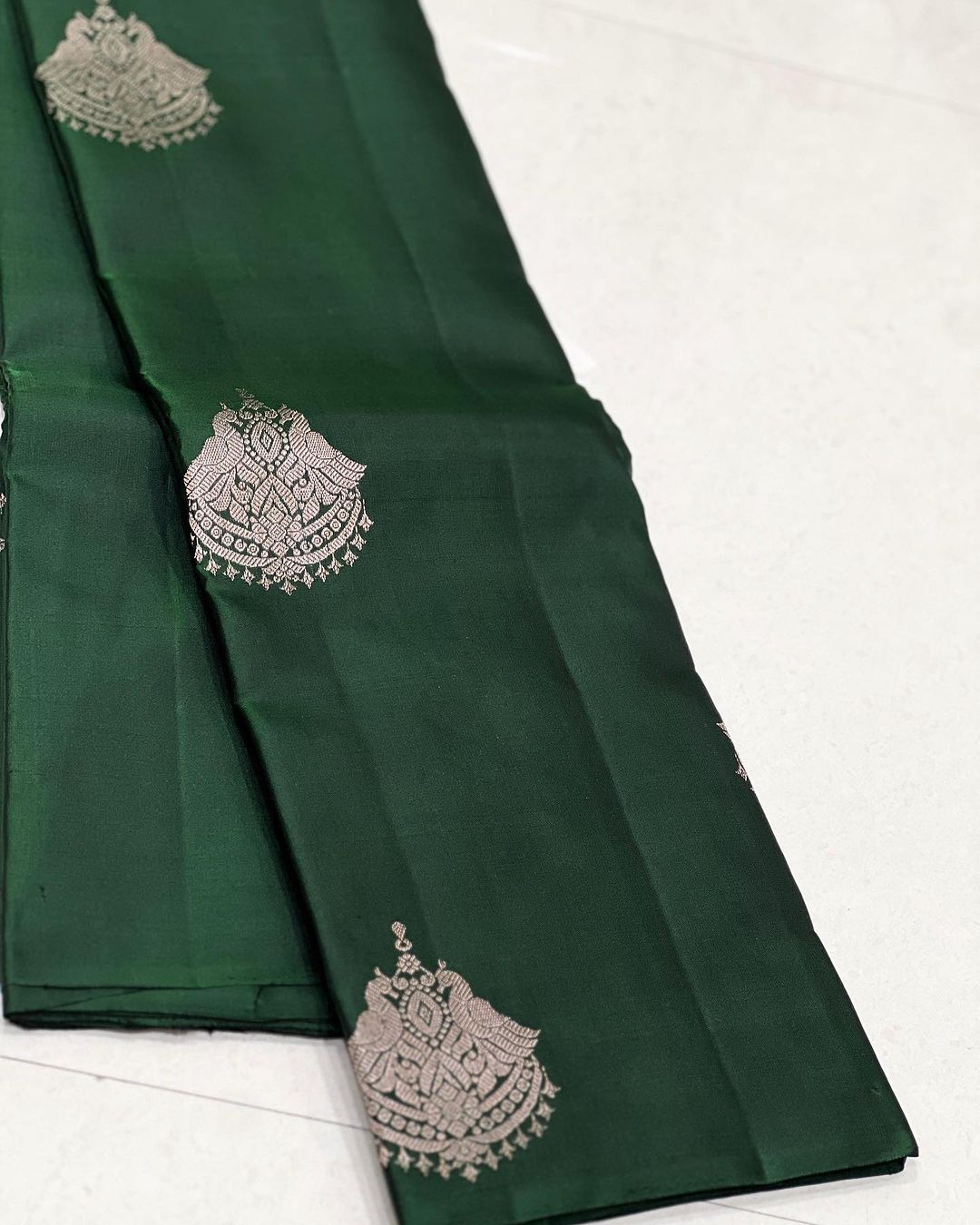 Banarasi Soft Silk Saree – Minimalistic Elegant Saree for Weddings and Festivals