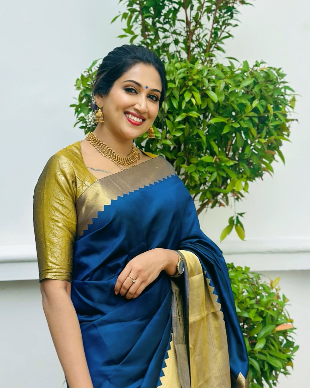 Golden Aura Banarasi Soft Silk Saree Gold Zari