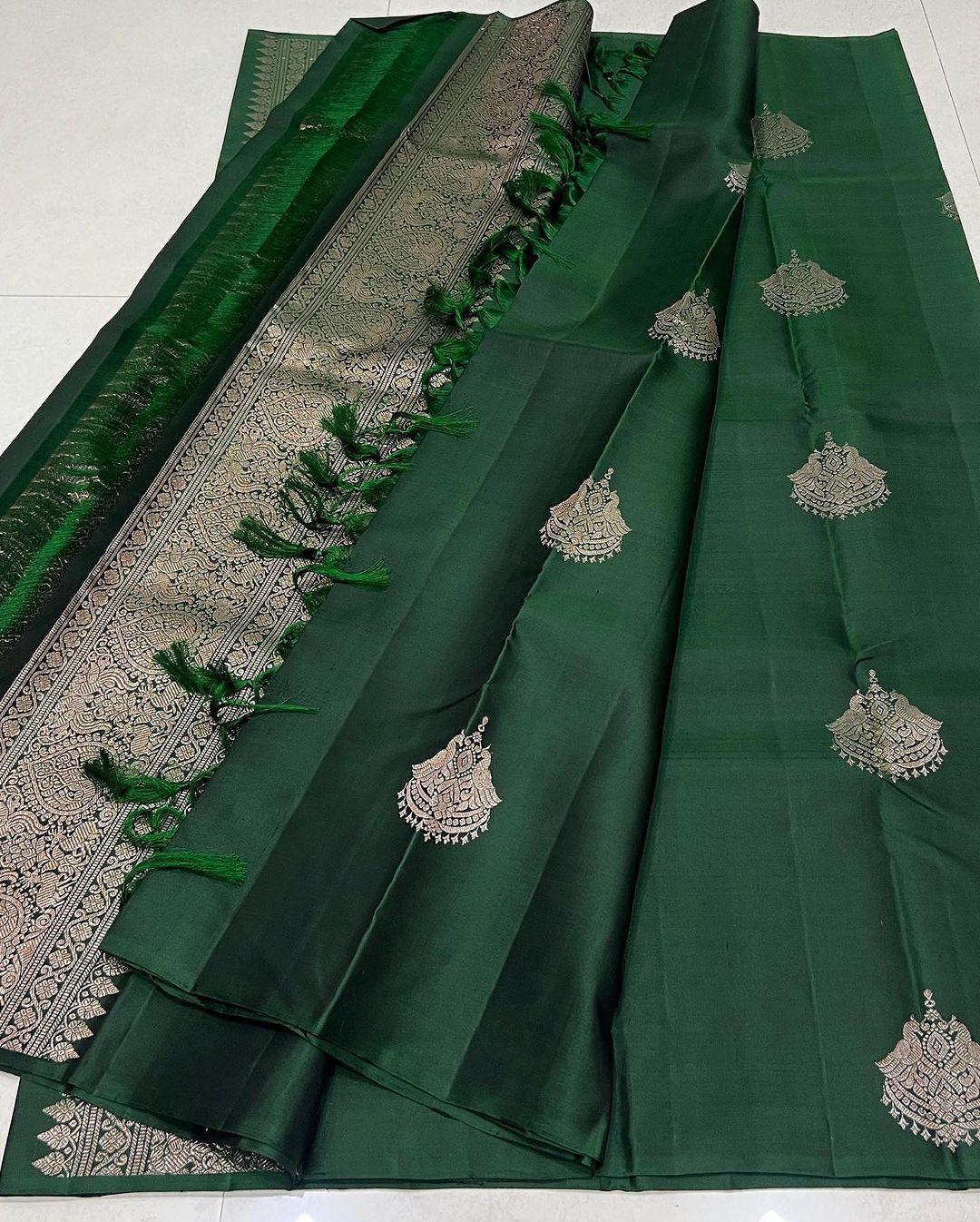 Banarasi Soft Silk Saree – Minimalistic Elegance Saree
