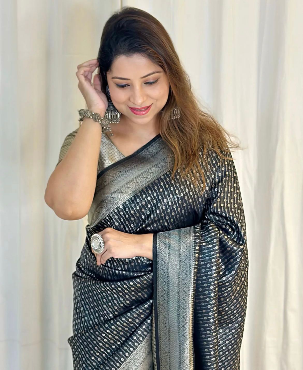Banarasi Soft Silk Saree with Lustrous Finish – Elegant Golden Jewelry Match | Shade 1