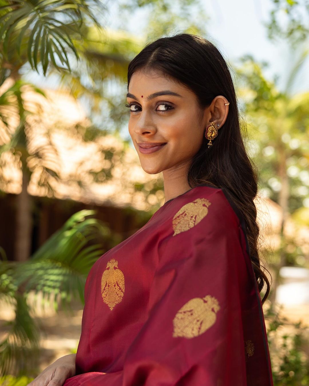 Banarasi Soft Silk Saree with Gold Zari Weaving – Elegant Traditional Saree for Weddings and Festivals