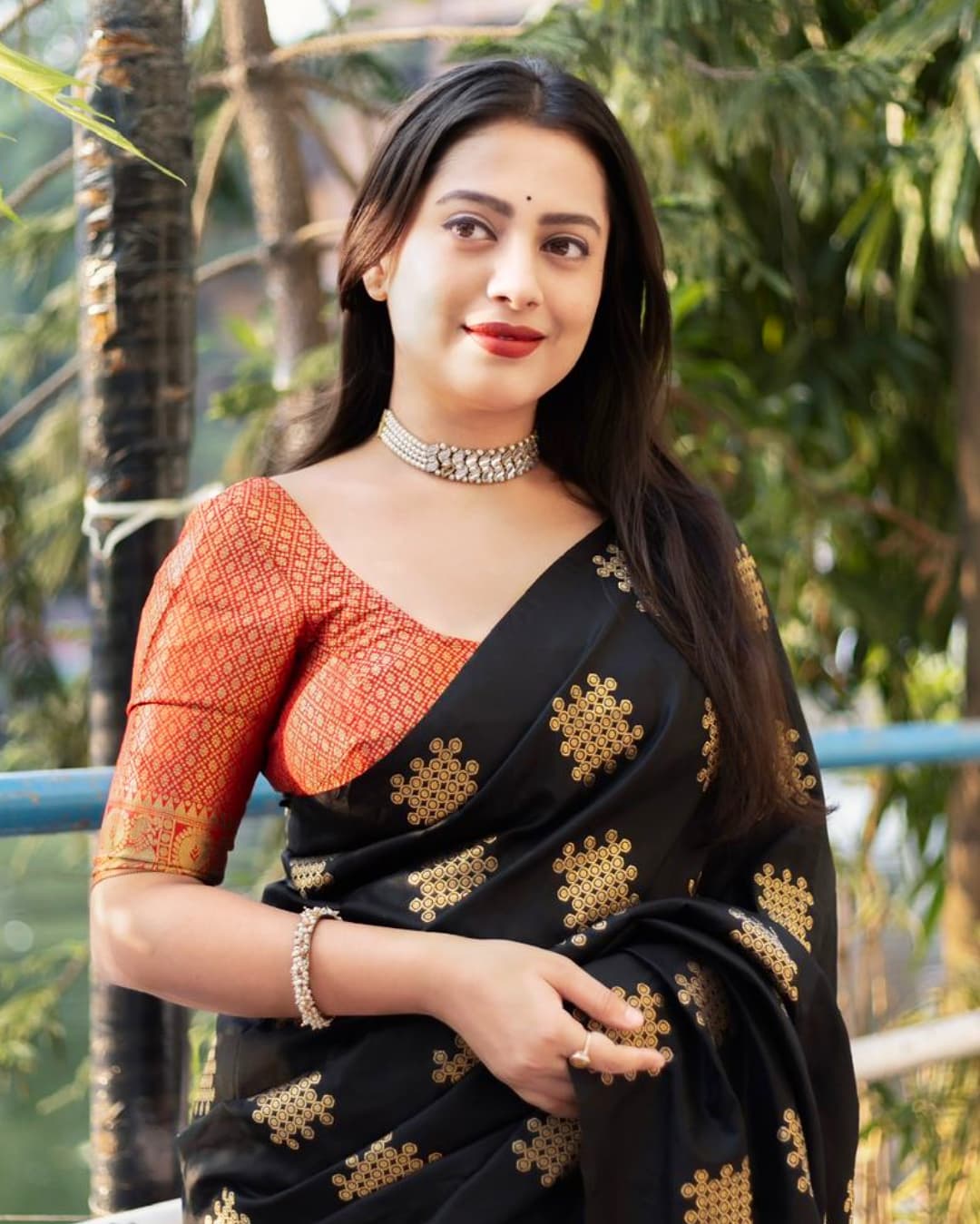 Banarasi Soft Silk Saree – Minimalistic Elegant Saree for Weddings and Festivals