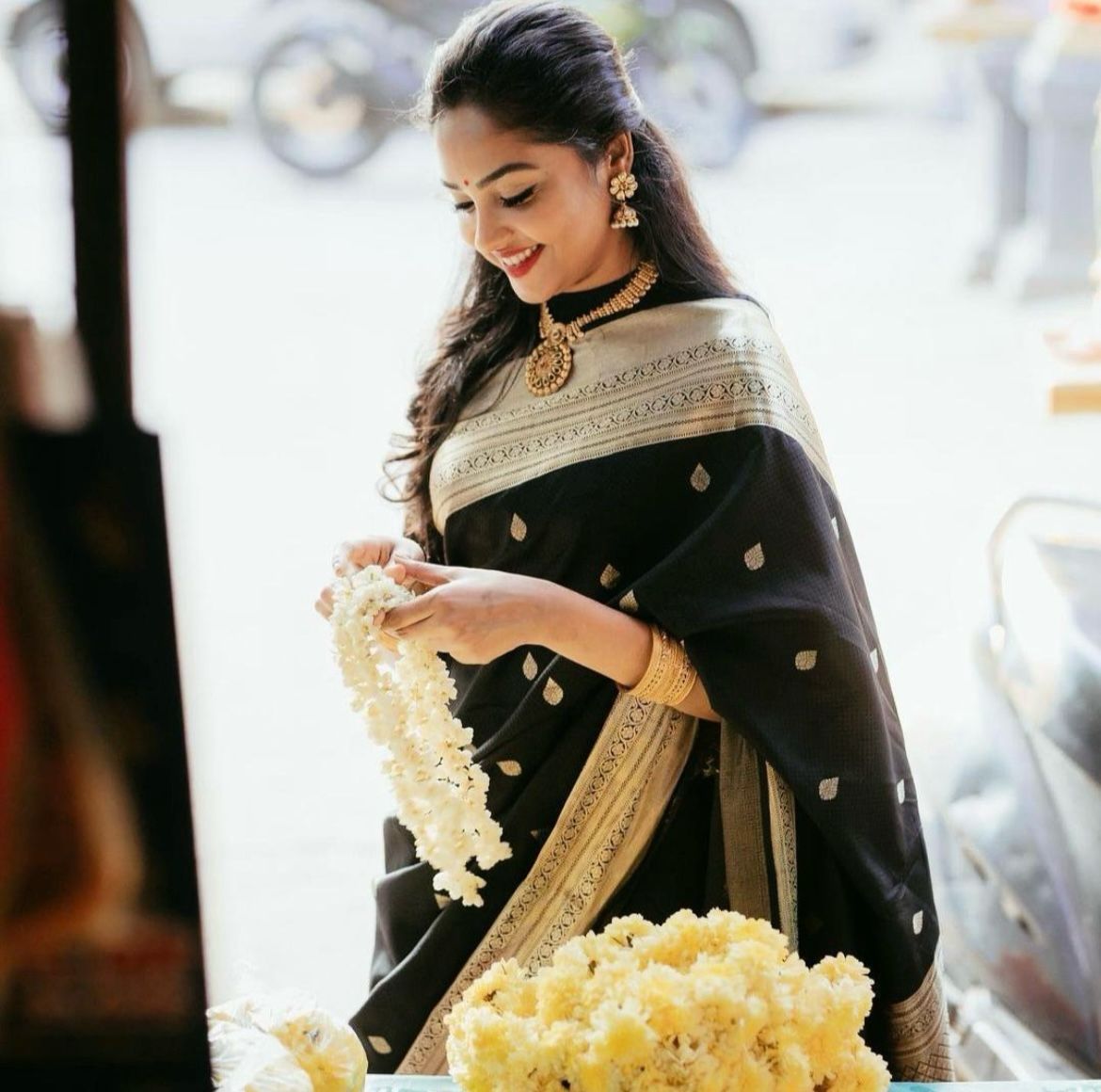 Kanjivaram Banarasi Soft Silk Saree with Silver Zari and Rich Pallu – 495gm