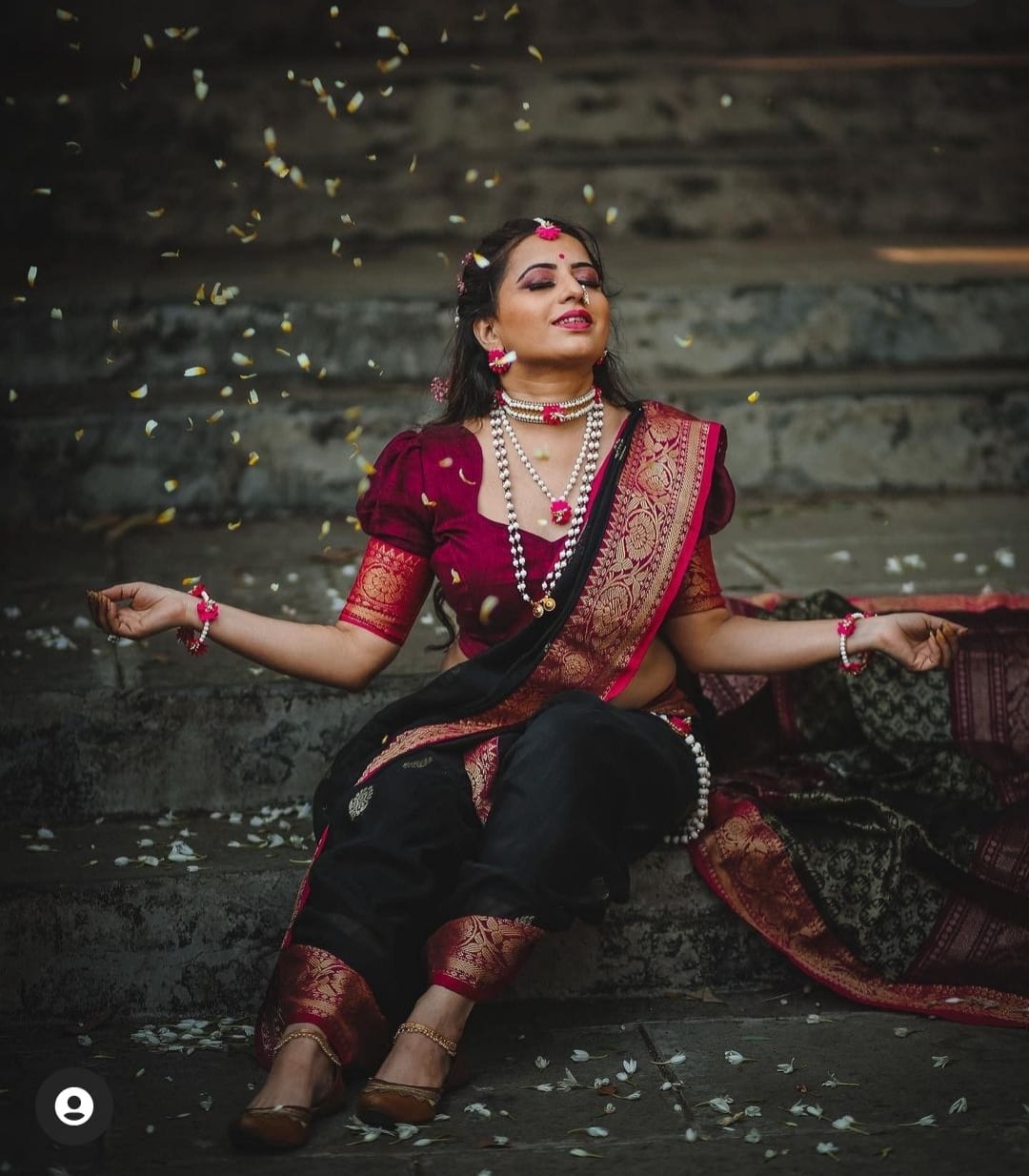 Banarasi saree with jacquard weave & zari motifs