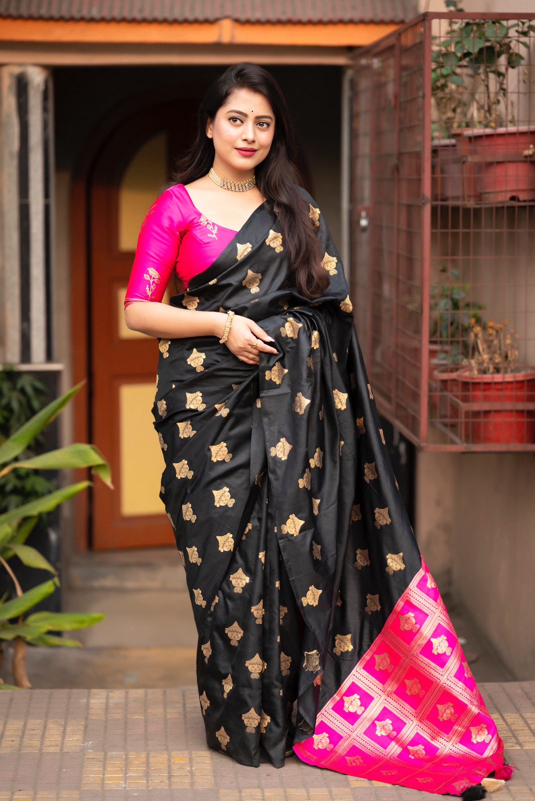 Banarasi Soft Silk Saree with Gold Zari Weaving – Traditional Indian Saree for Weddings and Festivals