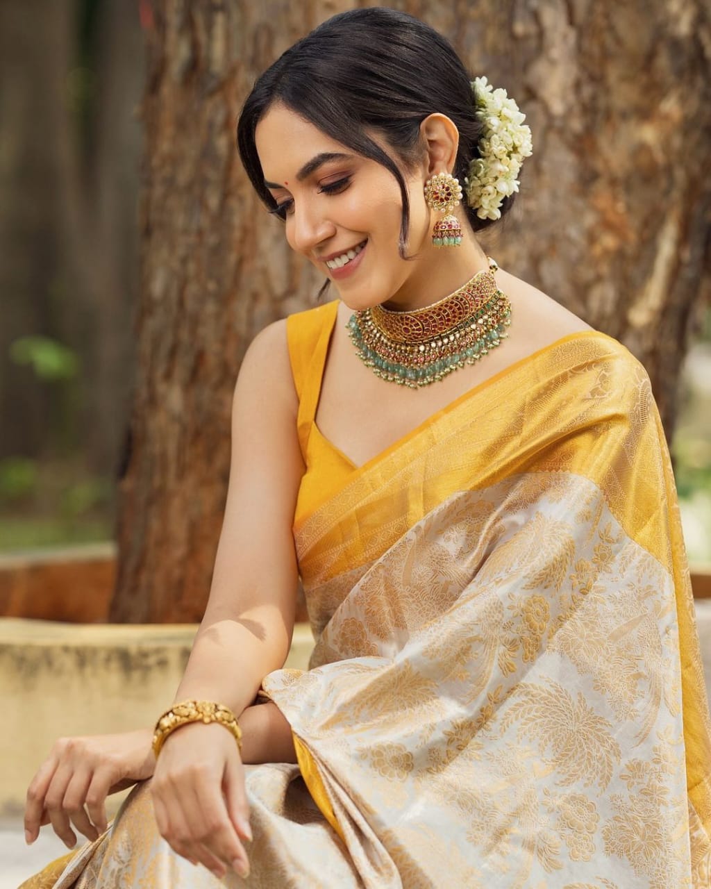 Banarasi Soft Silk Saree with Intricate Gold Zari Work