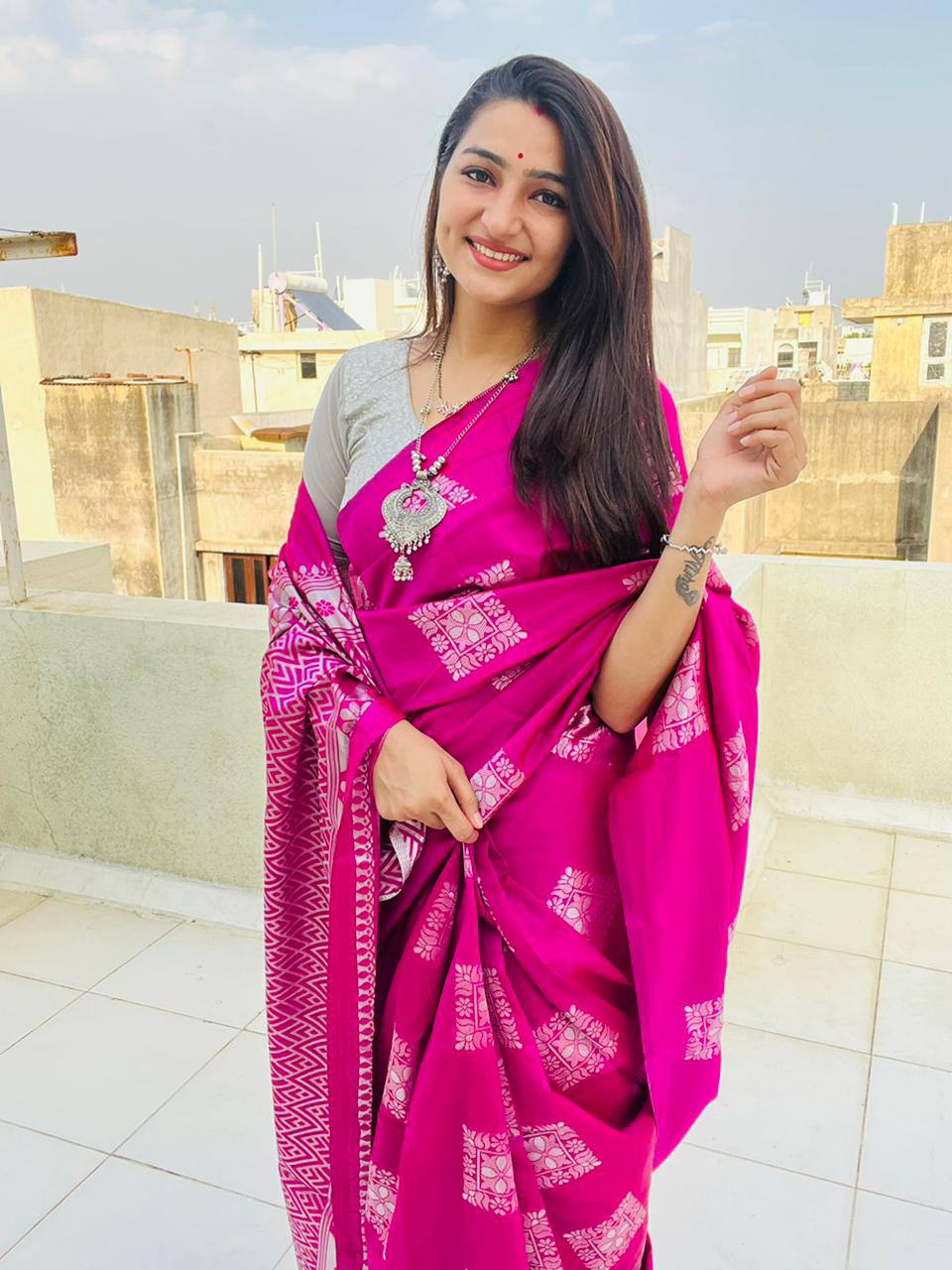 Banarasi Soft Silk Saree – Minimalistic Elegant Saree for Weddings and Festivals
