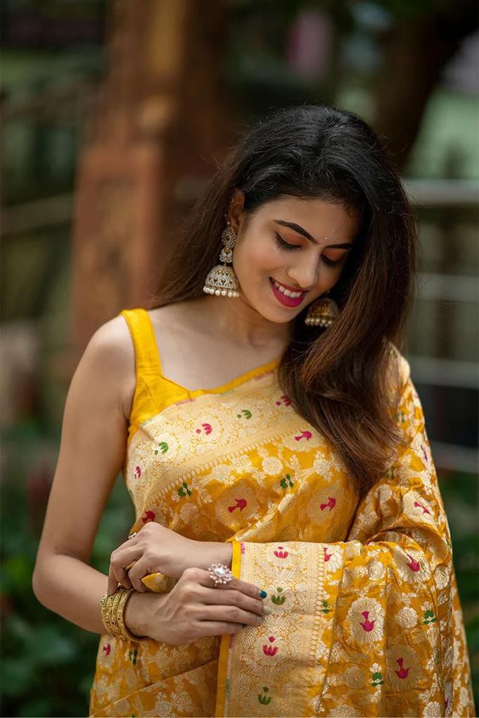 Banarasi Silk Saree with Intricate Color Detailing