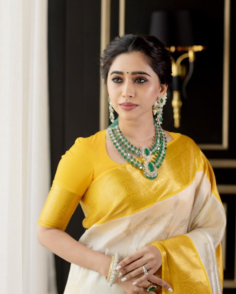 Elegant Banarasi Soft Silk Saree with Gold Zari – Minimalistic Design