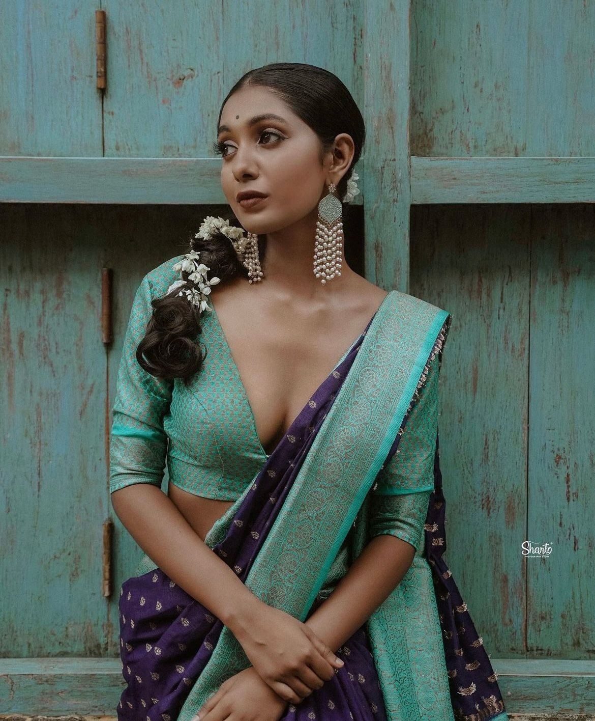 Golden Elegance Banarasi soft silk saree with brocade