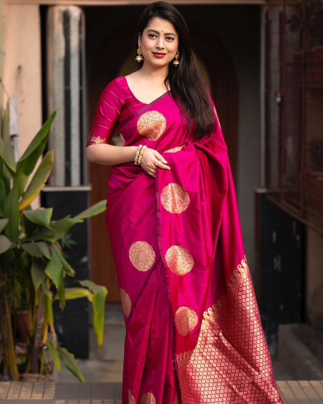 Banarasi Soft Silk Saree with Gold Zari Weaving – Luxurious Traditional Saree