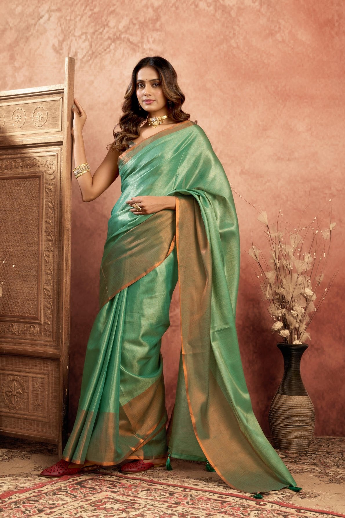 Pure Mul Tissue Saree, Contrast Weave Pallu Border, Contrast Blouse, Mul Tissue Silk, Lightweight Saree, Sheer Fabric, Elegant Drape, Handloom Weave, Designer Saree, Indian Ethnic Wear, Festive Attire, Women's Fashion.