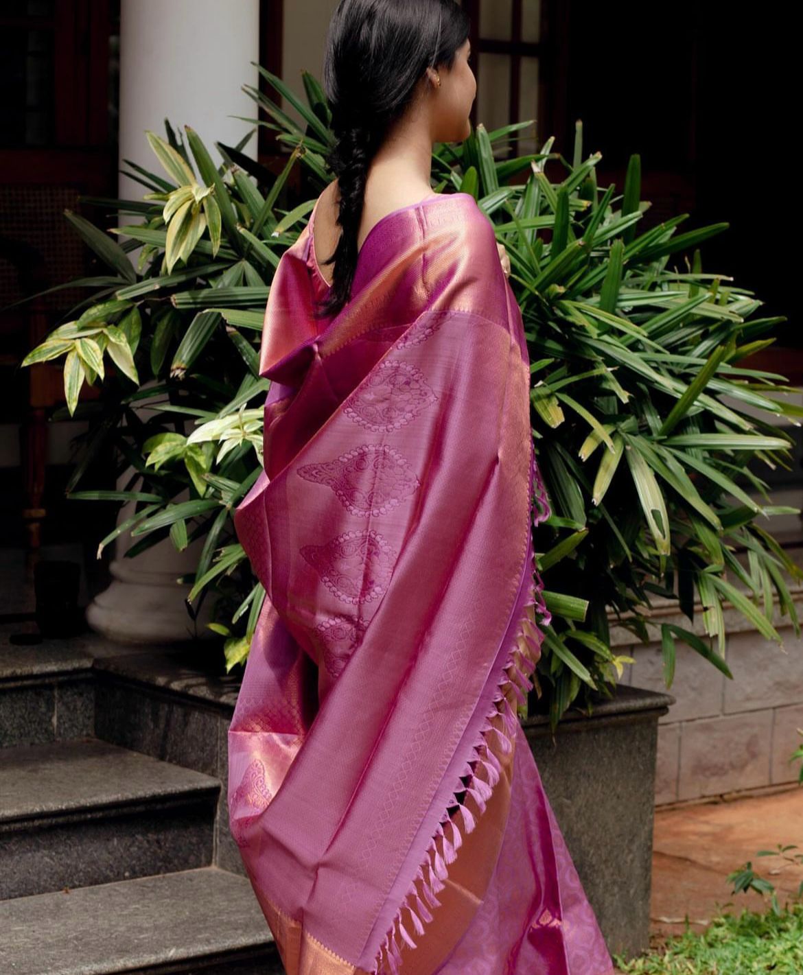 Elegant Banarasi Soft Silk Saree – Golden Luster (626gm)