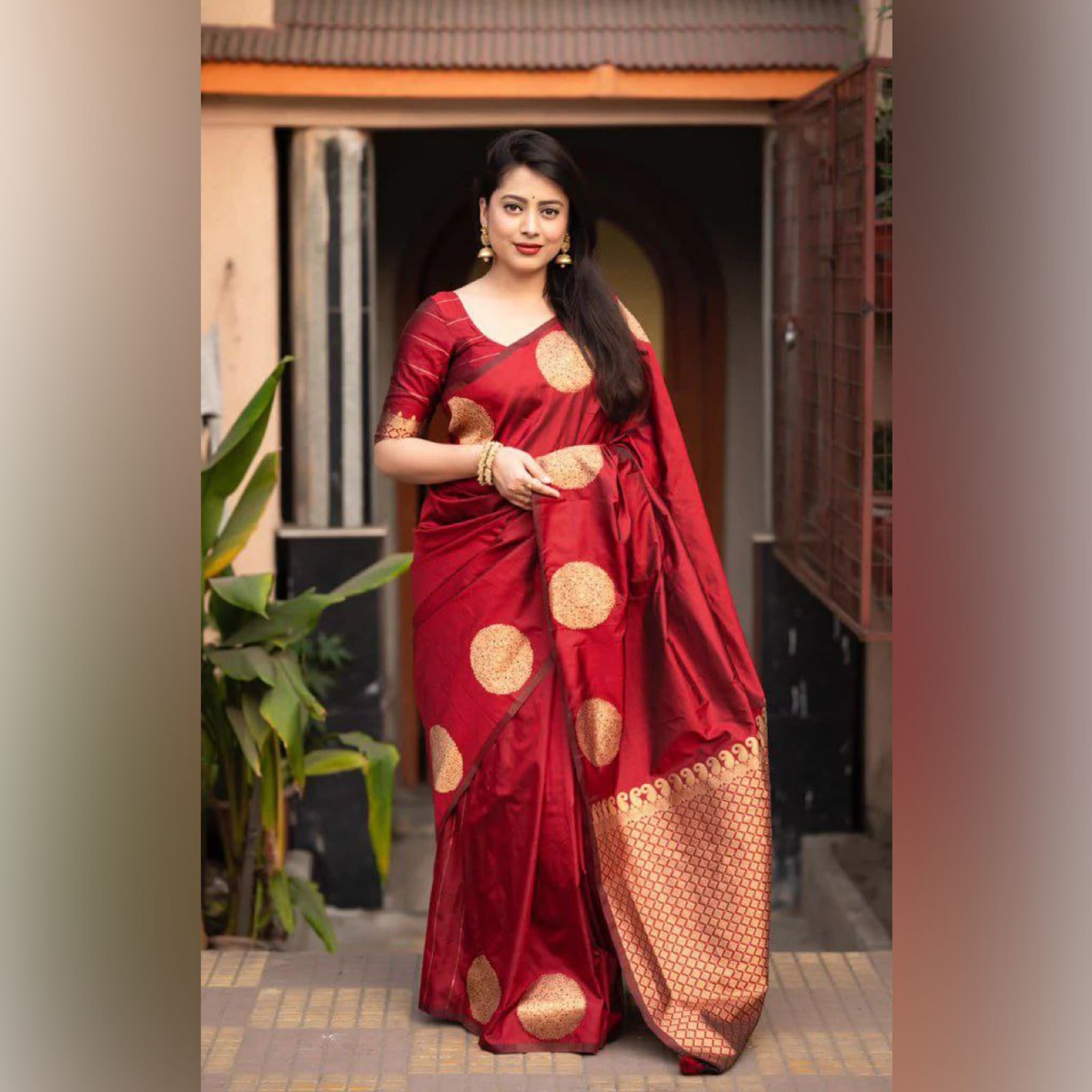 Banarasi Soft Silk Saree with Gold Zari Weaving – Luxurious Traditional Saree
