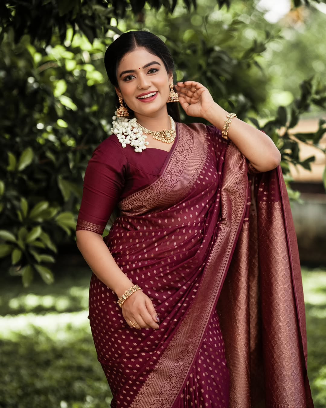 Banarasi Soft Silk Saree in Shade 1 – Elegant Minimalistic Design