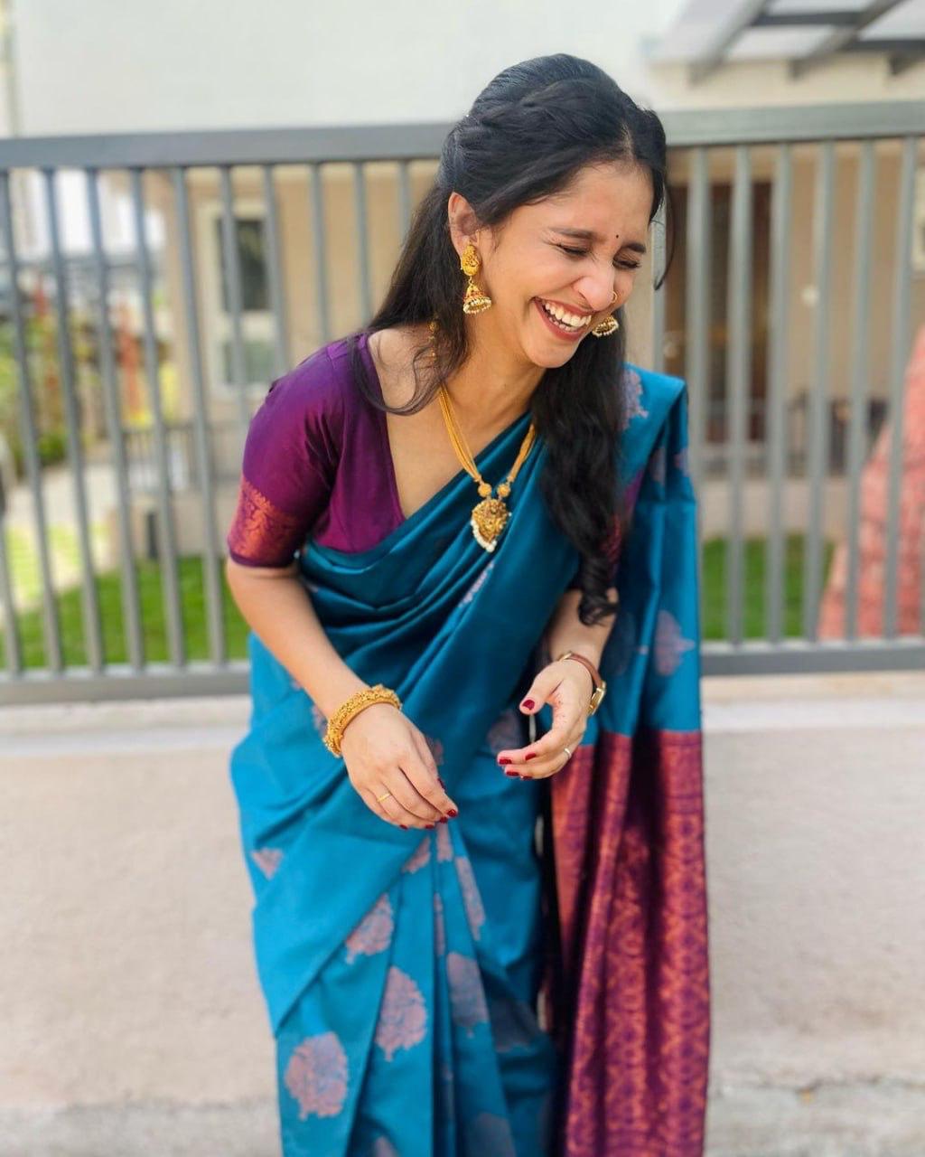 Banarasi Soft Silk Saree with Gold Zari Weaving – Elegant Traditional Saree