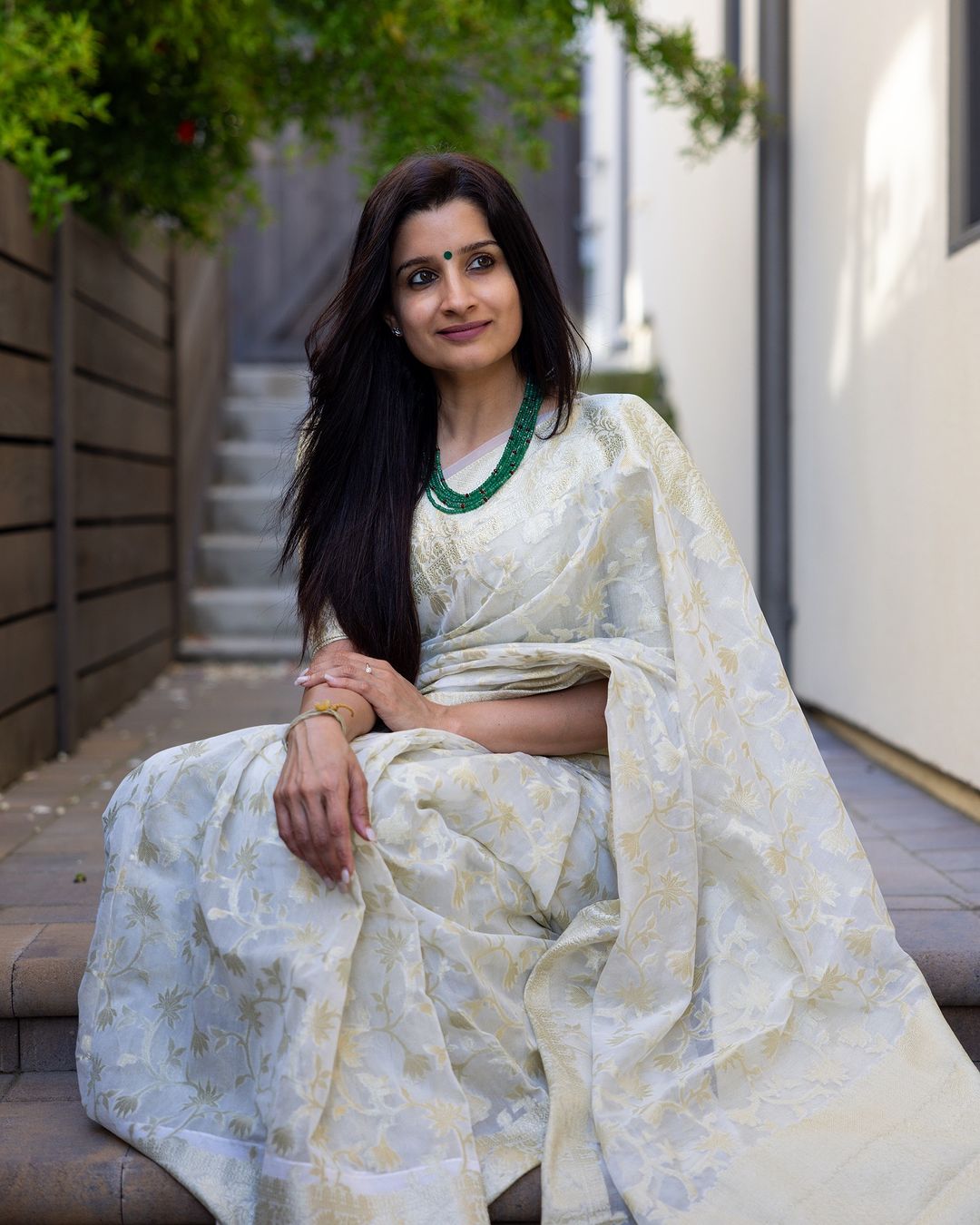 Majestic Banarasi Soft Silk Saree with Handwoven Detailing and Classic Pallu – Colour 1