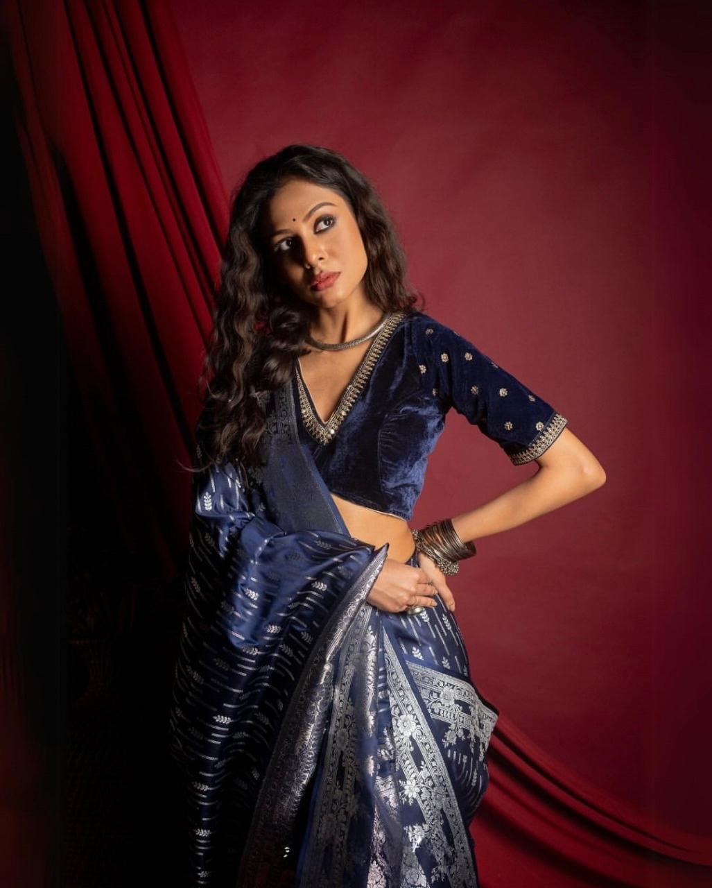 ophisticated Simplicity: Minimalist Soft Silk Banarasi Drape (Shade 1)