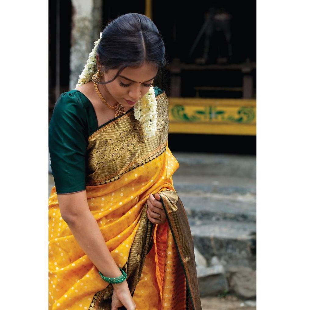 Timeless Fuchsia Banarasi Katan Silk Saree with Jaal Weave