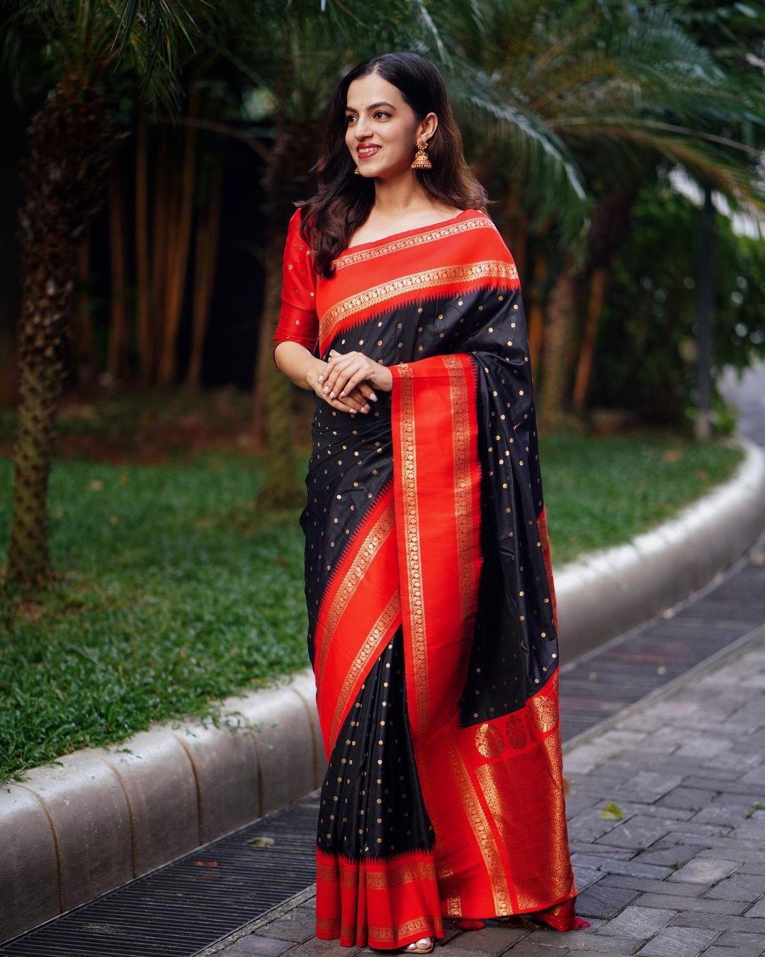 Elegant Banarasi Soft Silk Saree with Gold Zari Pallu