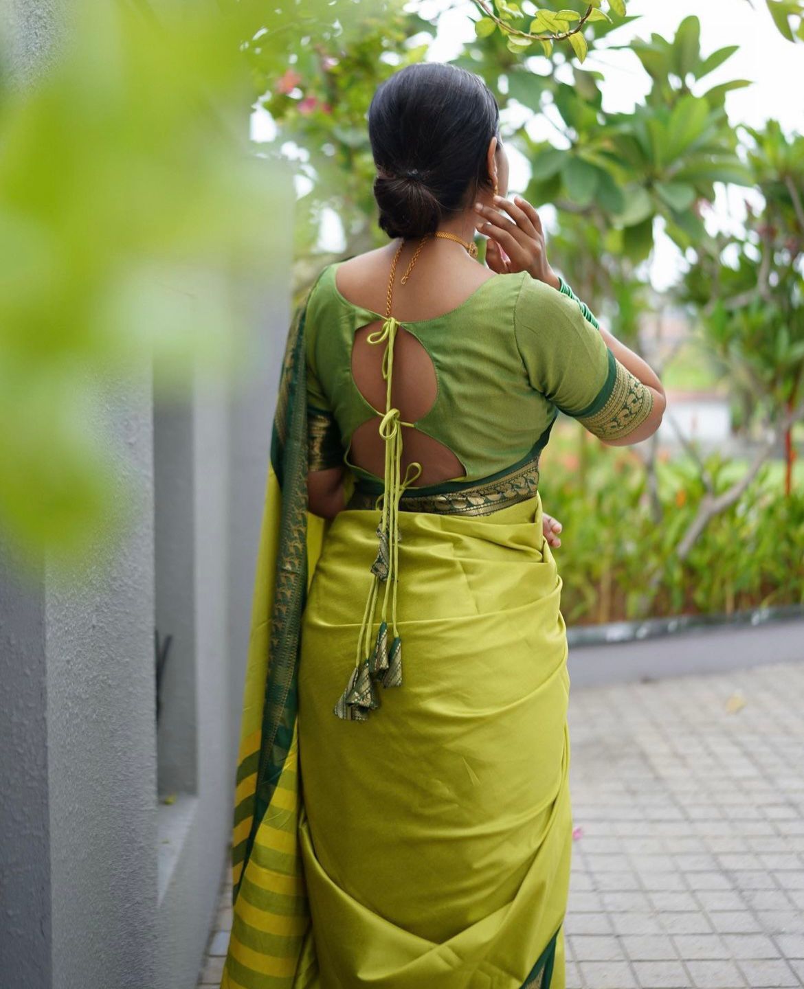 Stunning Banarasi Silk Saree with Rich Luster – Classic