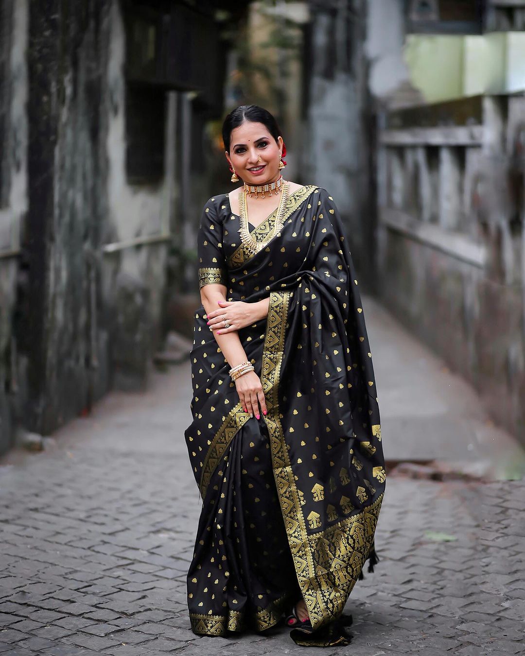Majestic Aura Banarasi Soft Silk Saree with Gold Zari Weaving – Colour 1