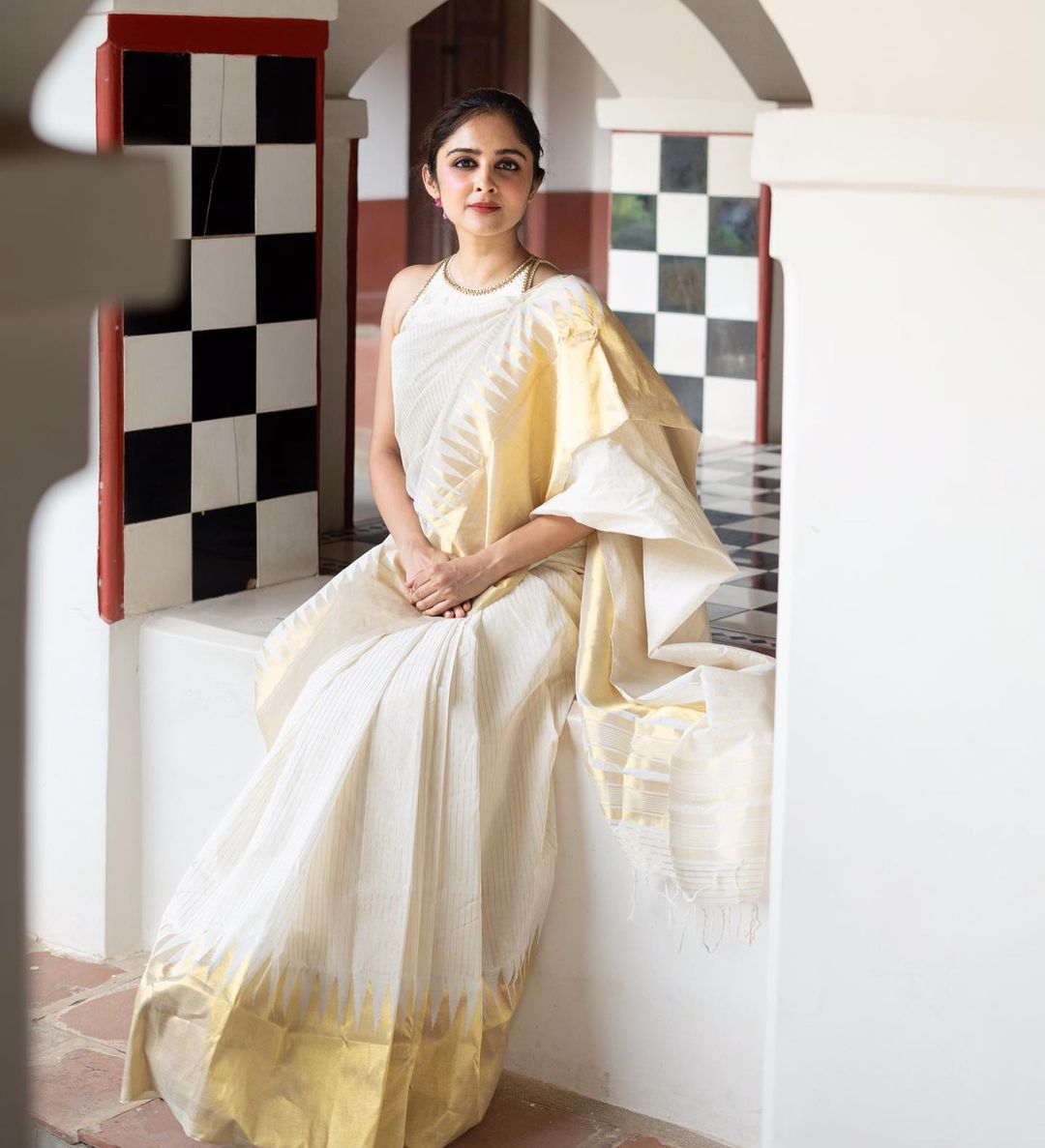 Traditional Kanjivaram Silk Saree – Red with Double Zari Borders