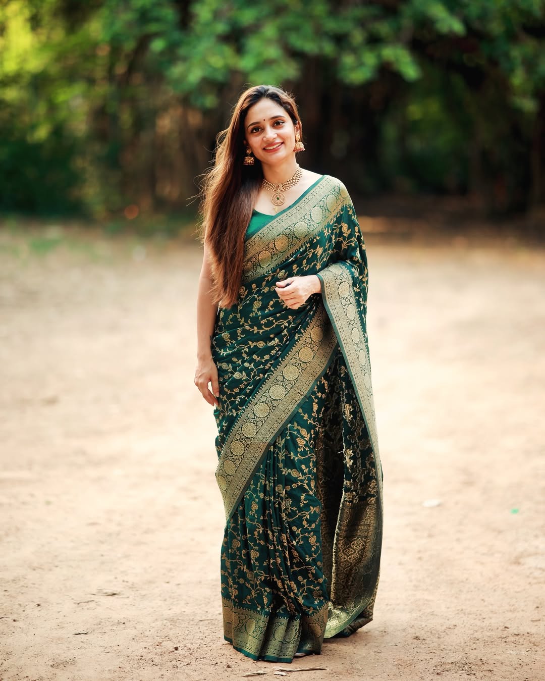 Banarasi Soft Silk Saree – Timeless Simplicity with Gold Zari Weaving