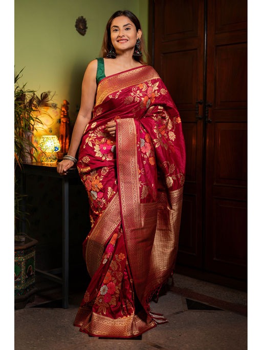 Banarasi Soft Silk Saree with Gold Zari Weaving – Elegant Minimal Design
