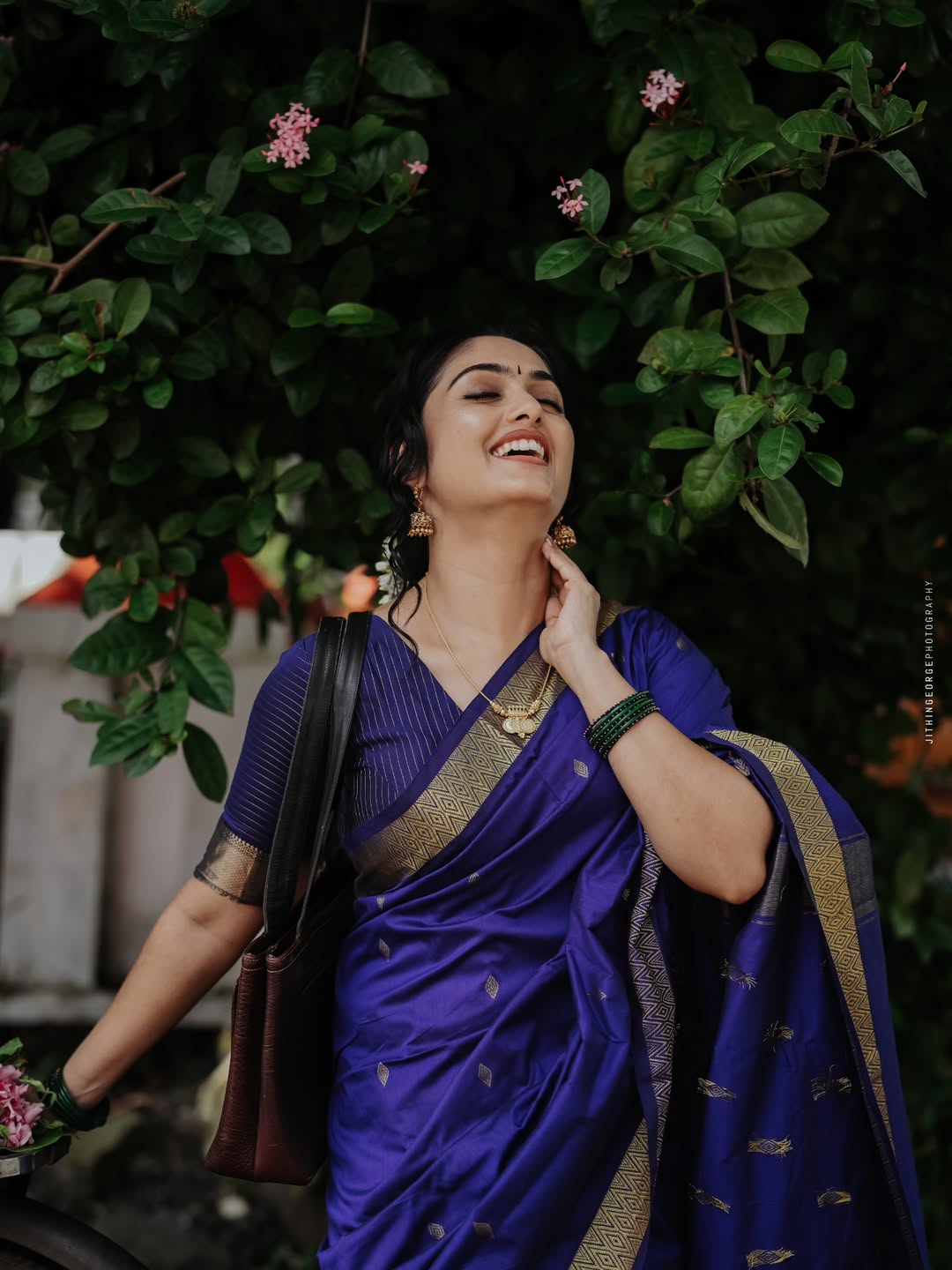 Soft Linen Cotton Silk Saree – Trendy & Grand Celebration Collection