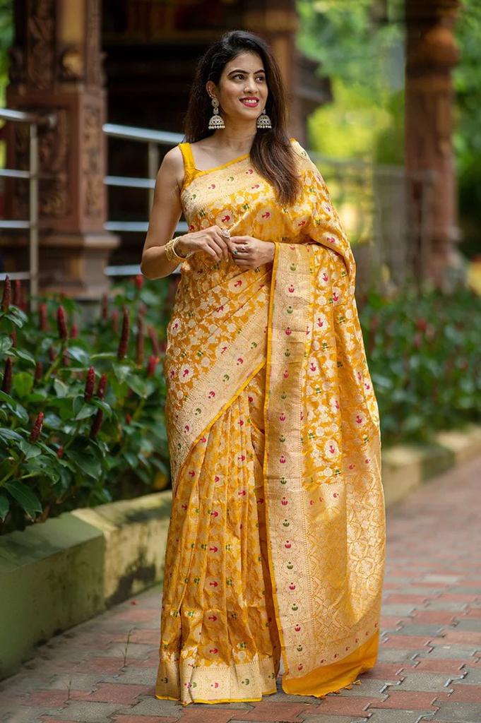 Elegant Banarasi Silk Saree with Intricate Color Detailing