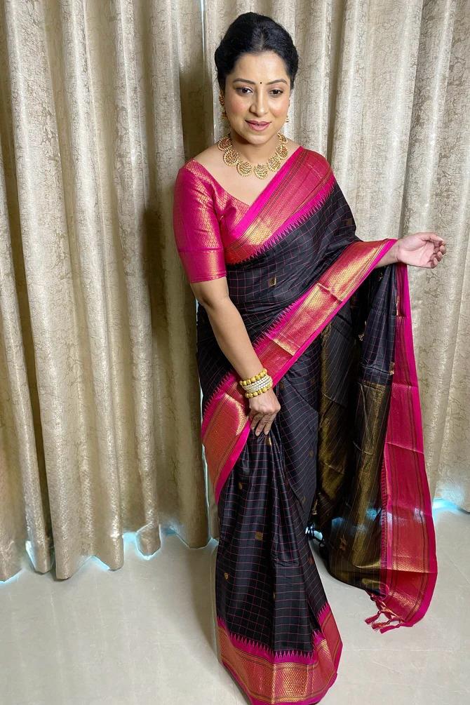 Banarasi Soft Silk Saree with Zari Motifs & Solid Jacquard Weave