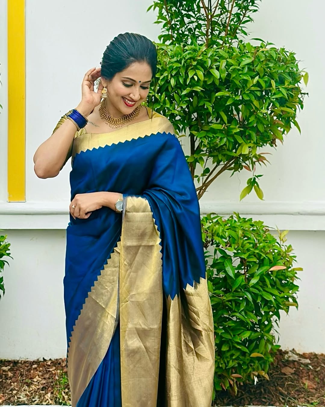 Golden Aura Banarasi Soft Silk Saree Gold Zari