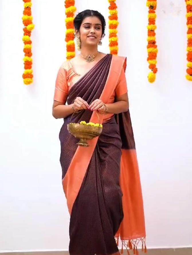 Elegant Aura Banarasi Soft Silk Saree with Gold Zari Detailing