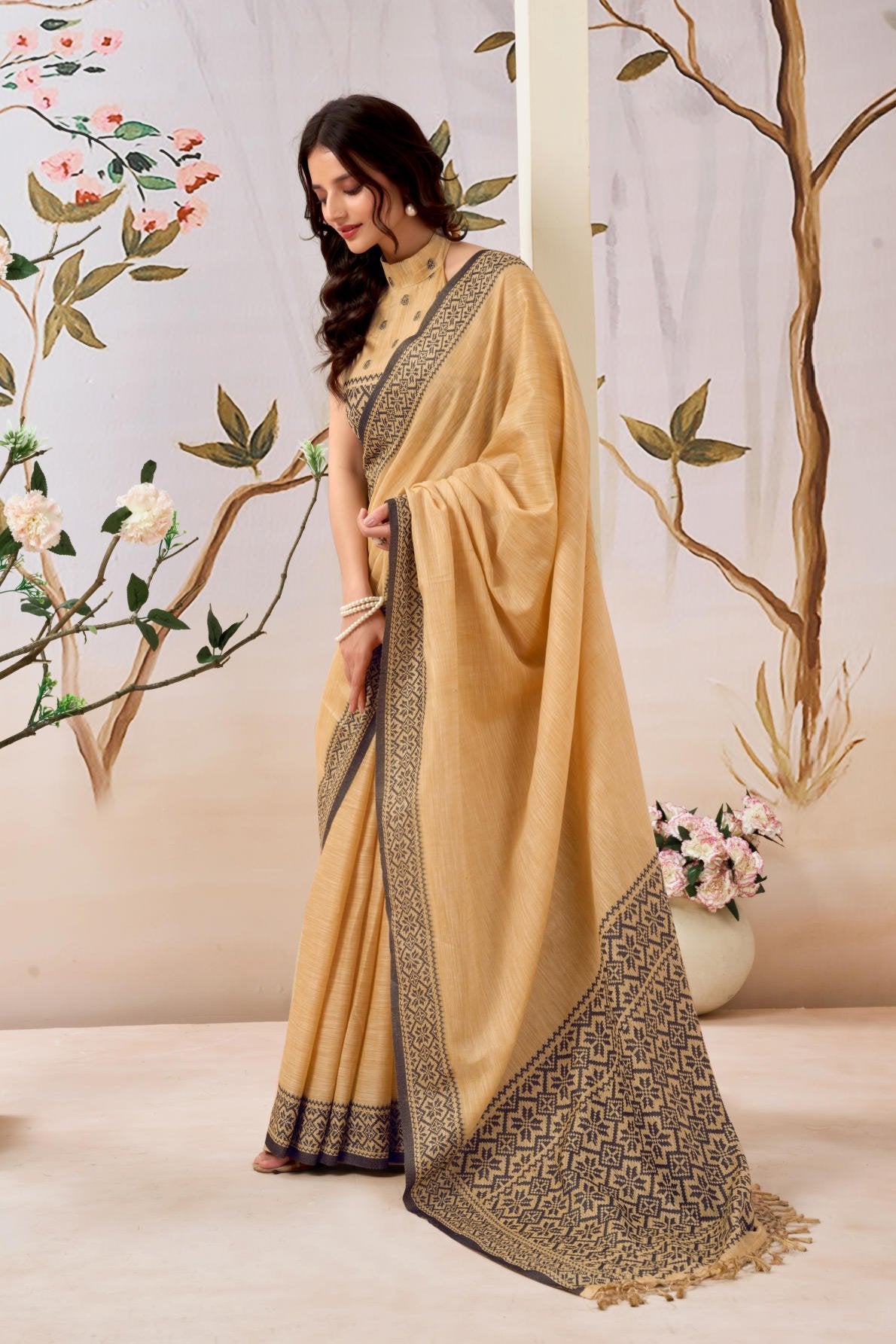 A high-quality Pure Linen by Linen Handloom Saree (6.30 meters) showcasing a traditional woven border and pallu. It includes a running Pure Linen blouse piece (0.80 meters) detailed with all-over weave buttis and a complementary border, offered as a six-piece set.