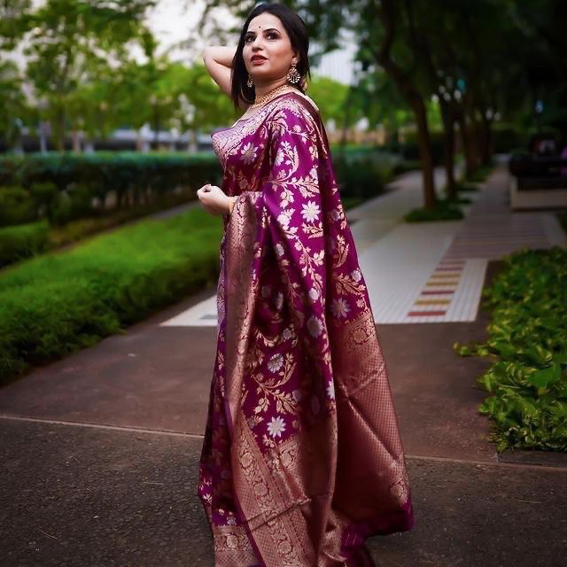 Traditional Red Kanjivaram Silk Saree with Double Zari Border & Rich Pallu