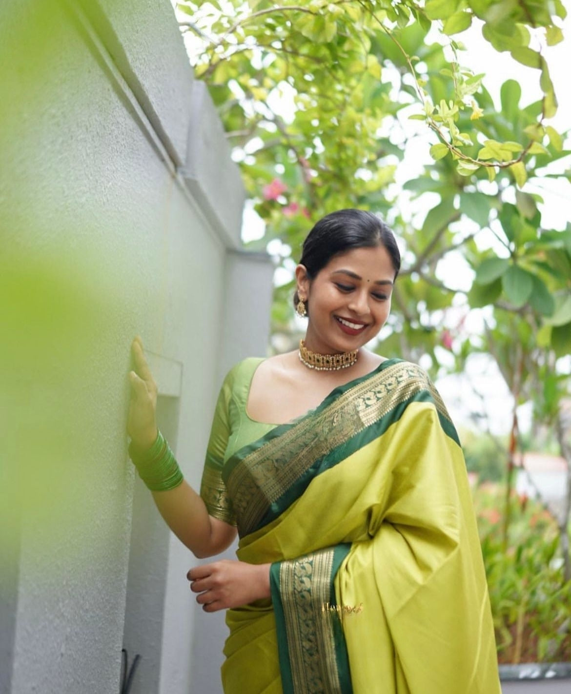 Stunning Banarasi Silk Saree with Rich Luster – Classic