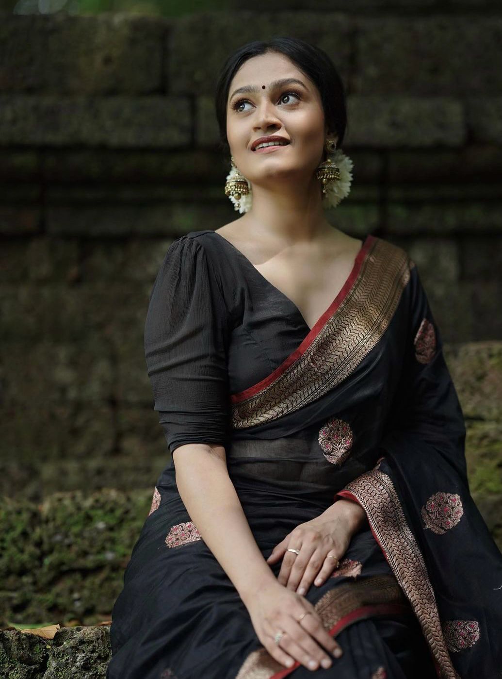 Banarasi Soft Silk Saree with Traditional Jacquard & Gold Zari Weaving – Wedding & Festive Wear