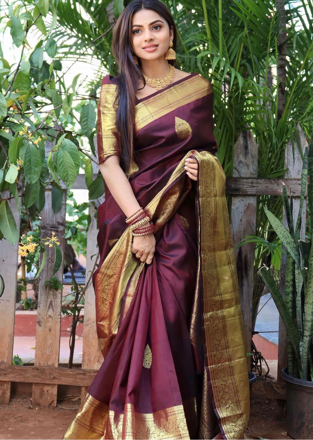 Kanjivaram Silk Saree – Serene Gold Zari Border, 578GM, Festive & Elegant Wear