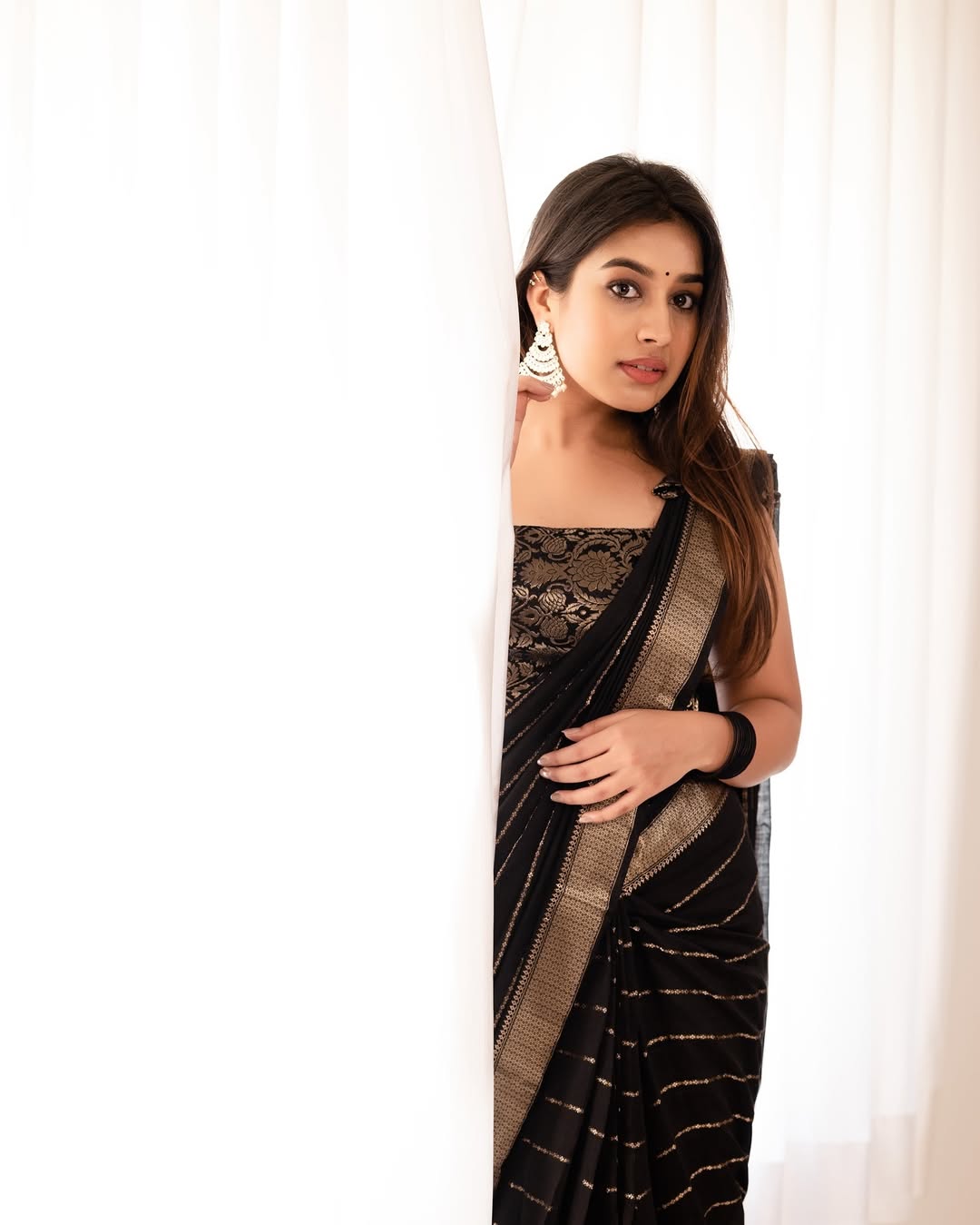 Silver Radiance Banarasi Soft Silk Saree with Silver Zari Weaving – Colour 1