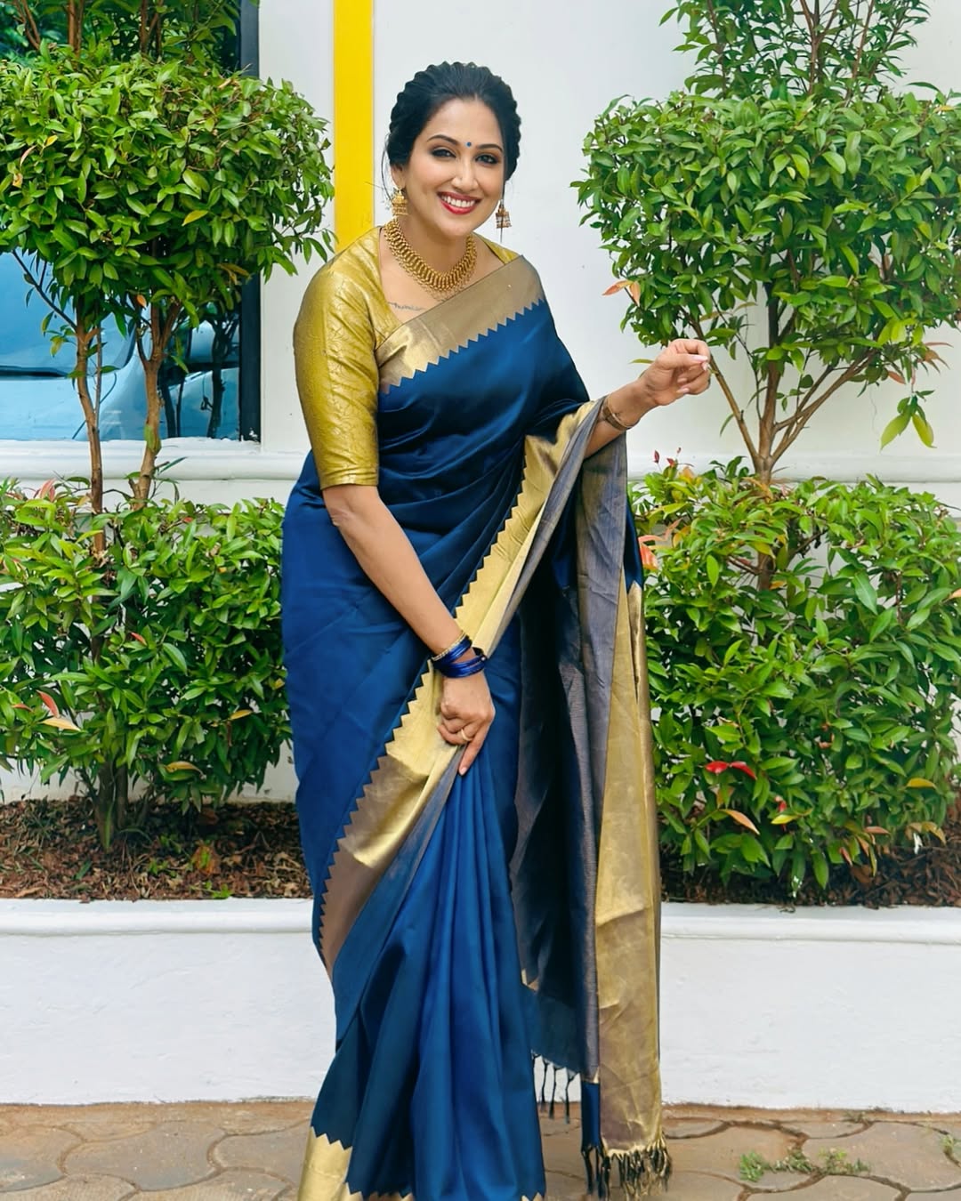 Golden Aura Banarasi Soft Silk Saree Gold Zari