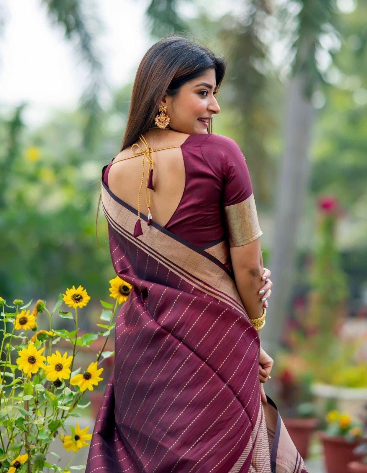 Regal Serenity Banarasi Silk Saree with Handwoven Gold Zari – Colour 1