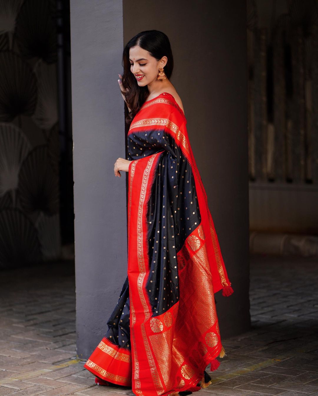 Elegant Banarasi Soft Silk Saree with Gold Zari Pallu