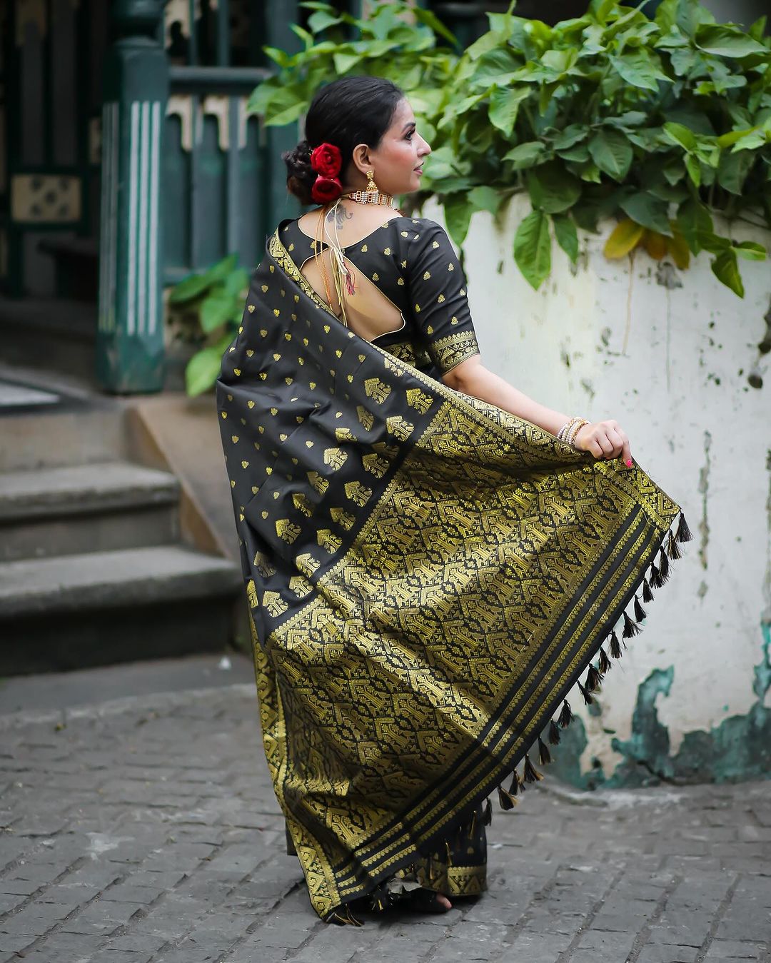 Majestic Aura Banarasi Soft Silk Saree with Gold Zari Weaving – Colour 1