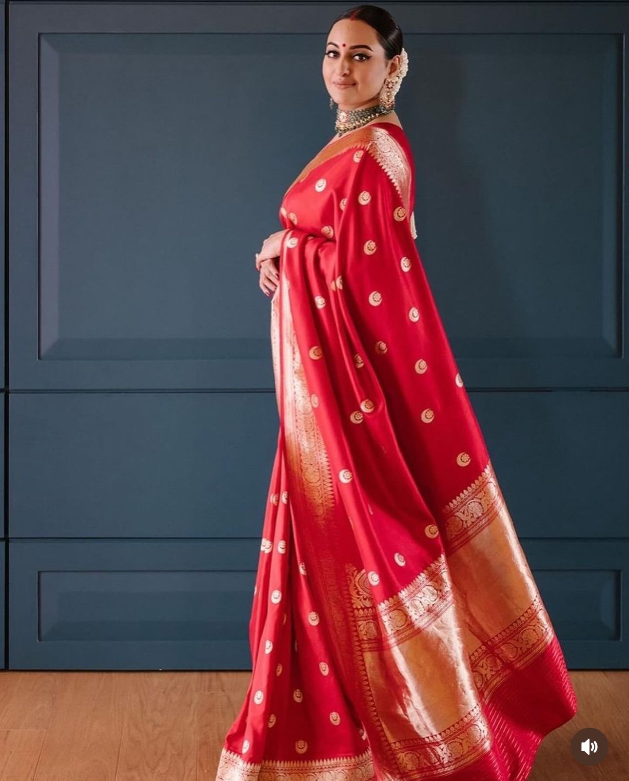 Banarasi soft silk saree with elegant pallu – Colour 1