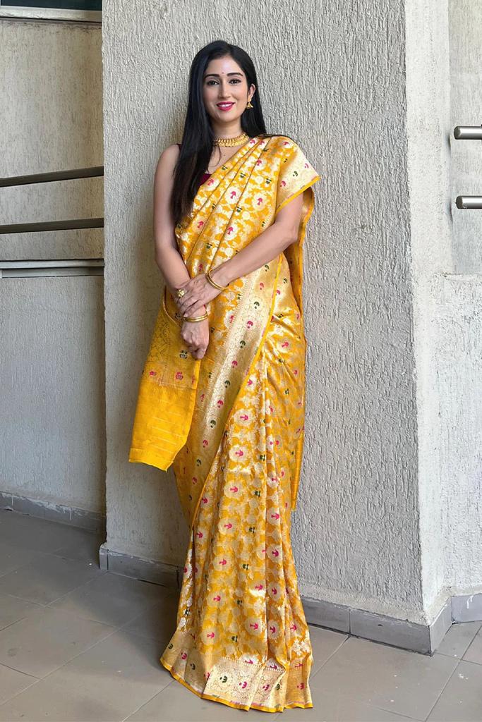 Elegant Banarasi Silk Saree with Intricate Color Detailing